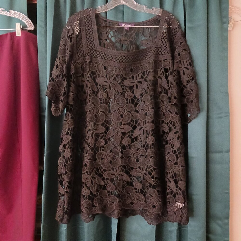 Black crochet lace topper. Size 22/24w